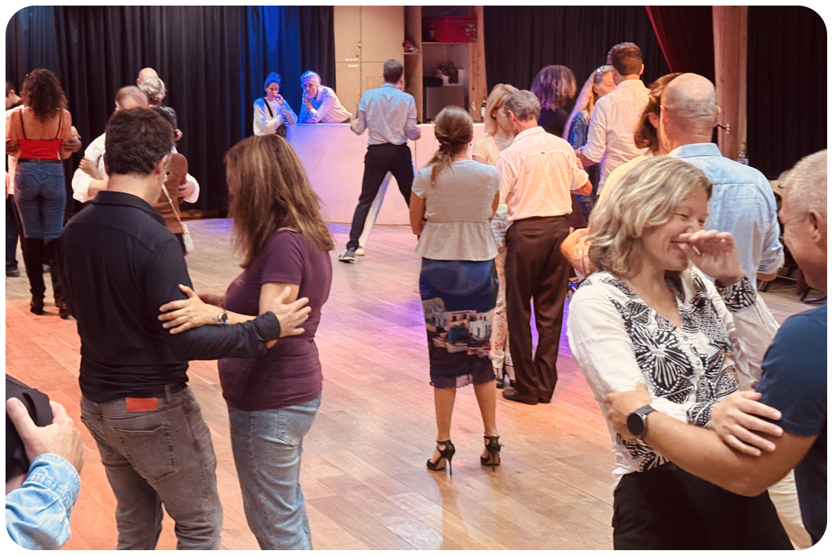 Initiation tango à Paris